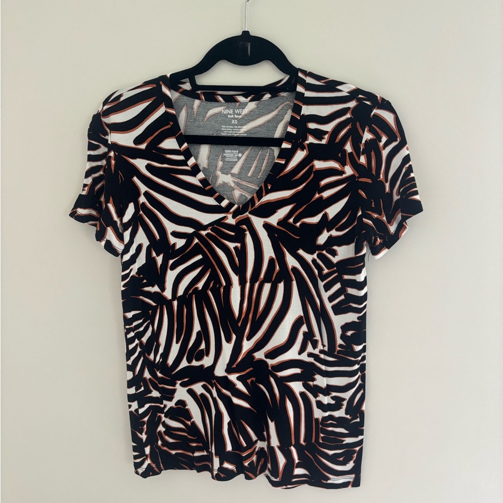 Nine West Black, Brown & White V-Neck Printed Top